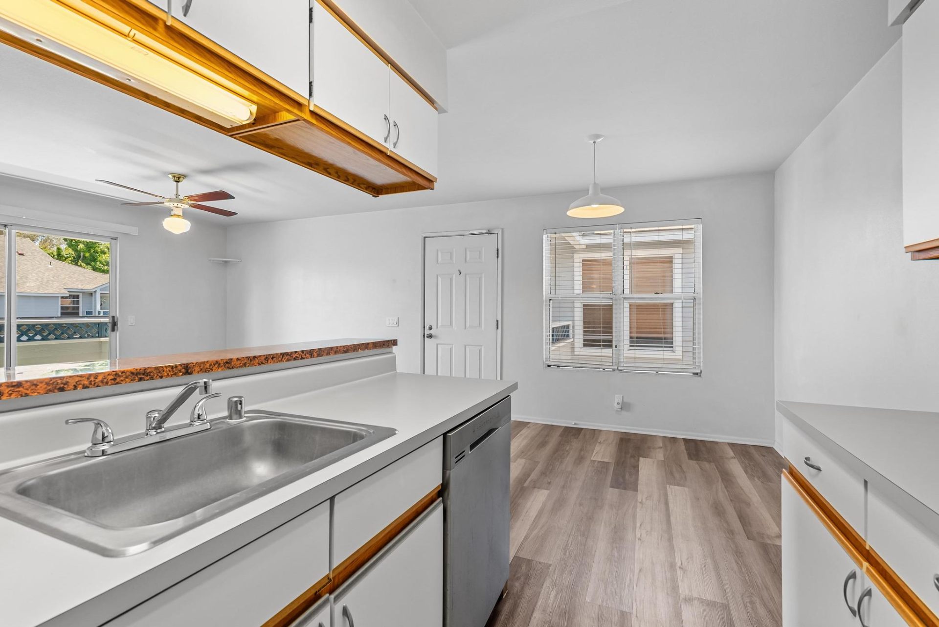 Kitchen pass-through to dining nook